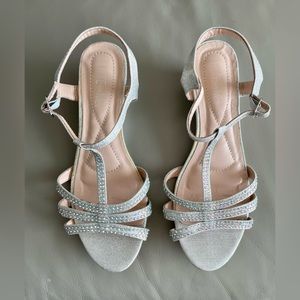 Silver, sparkly dress shoes - the perfect finishing touch for a night out!